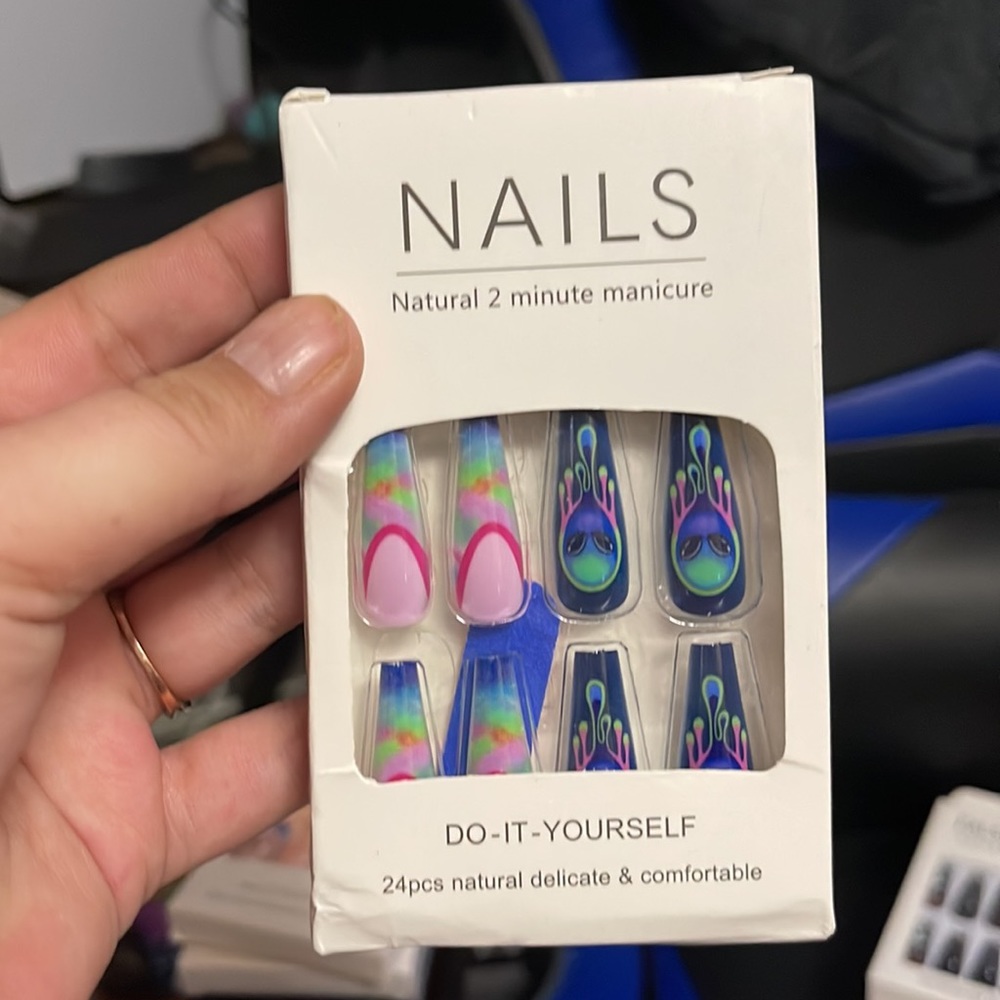 Press on nails - Picture 3 of 6